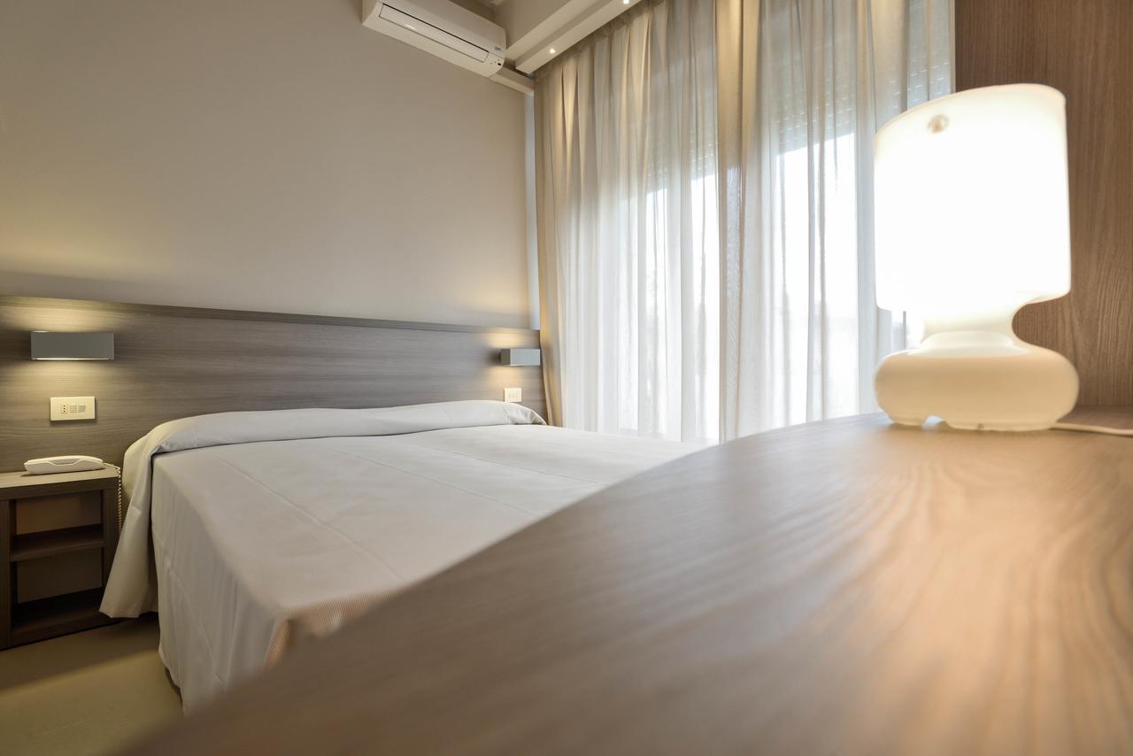Hotel Crystal Marina di Pietrasanta Extérieur photo