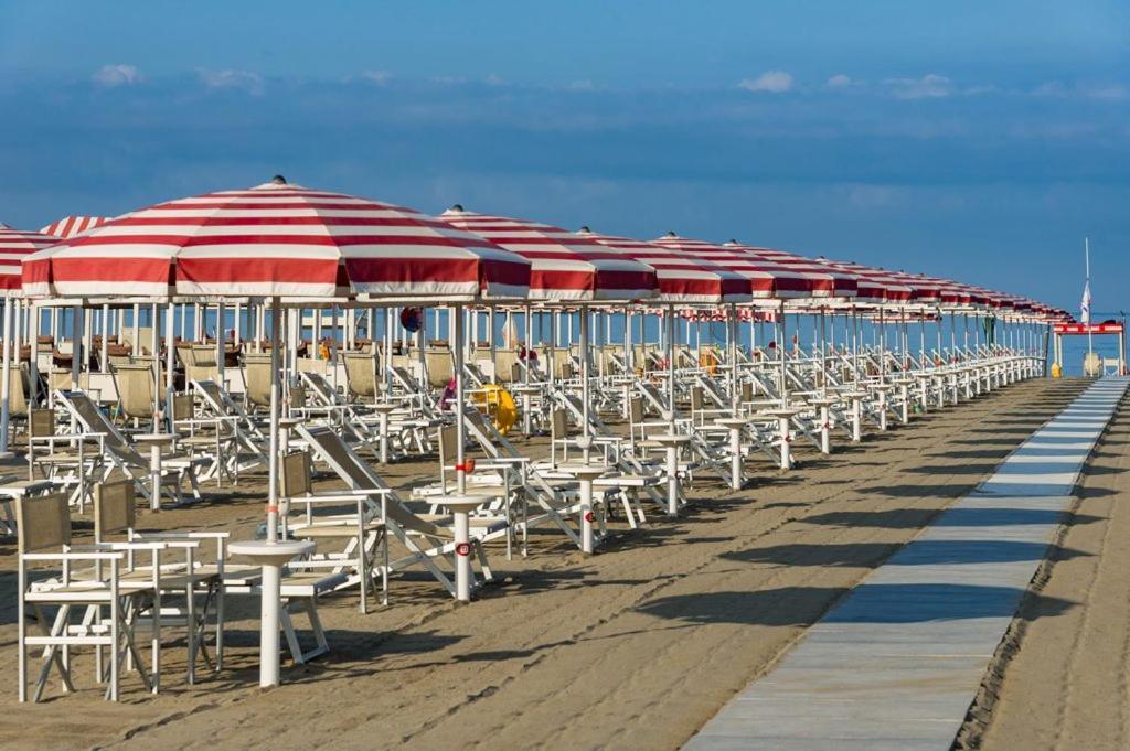 Hotel Crystal Marina di Pietrasanta Extérieur photo